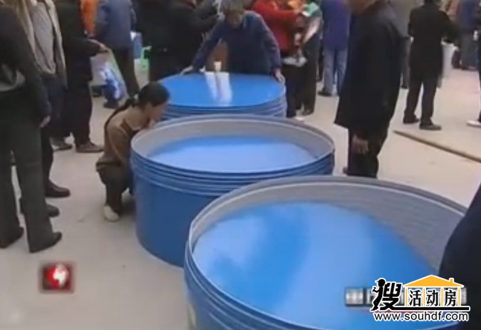 重慶發(fā)放30萬(wàn)個(gè)彩鋼板糧倉