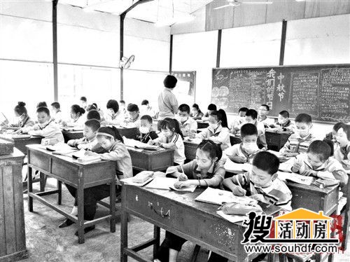 小學(xué)生活動(dòng)房?jì)壬险n