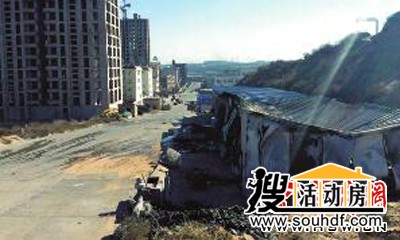 拖欠農民工工資，工人一氣之下點(diǎn)著(zhù)彩鋼房