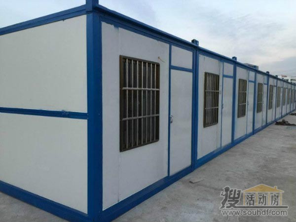 折疊的活動(dòng)房是個(gè)新品種，運輸非常的方便。