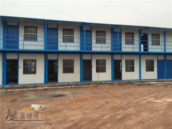 二層集裝箱活動(dòng)房住人更多，節省土地